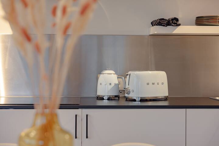 Trendy, sunny apartment on the South – 5th floor gallery image 5