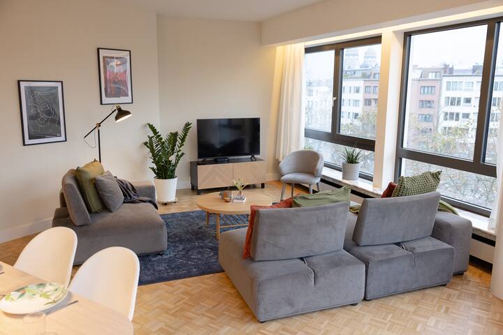 Trendy, sunny apartment on the South – 5th floor gallery image 4