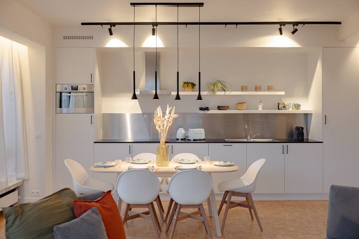 Trendy, sunny apartment on the South – 5th floor gallery image 2