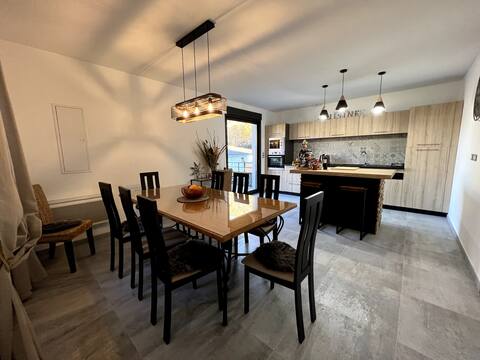 House with garden and parking in the center of Ax