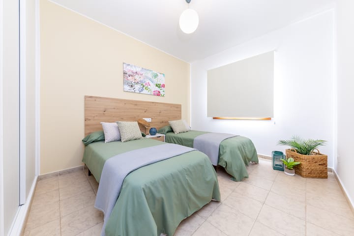 غرفة نوم بالطابق العلوي 