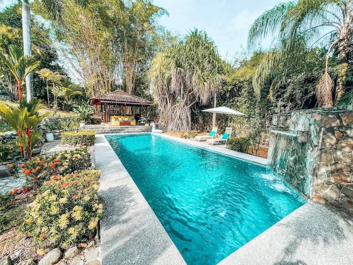 Casa Paraiso Tropical Getaway Close to Beach Houses for Rent in