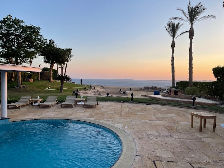 Unique location with private pool and beach access Villas for Rent in