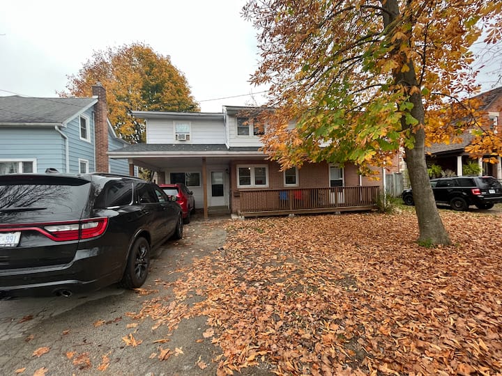 Lovely unit in Owen Sound with three beds Apartments for Rent in Owen Sound, Ontario, Canada