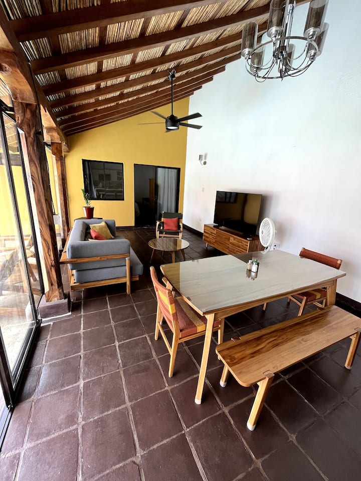 Casa Mango Apt #1, Downtown, Private Pool - Nicaragua
