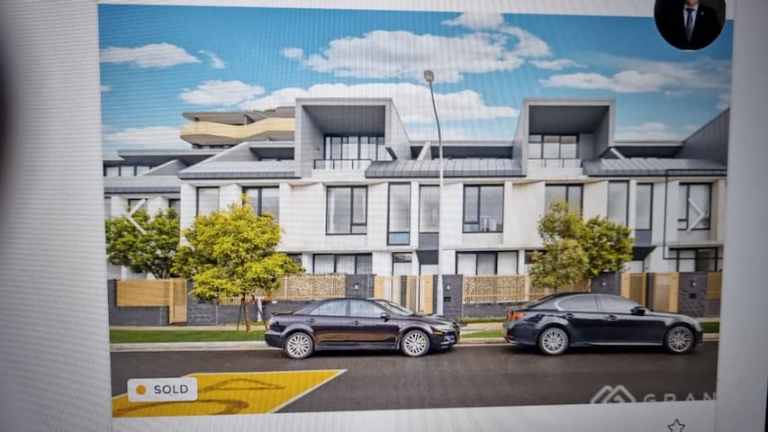 Brand new townhouse near east garden shopping mall