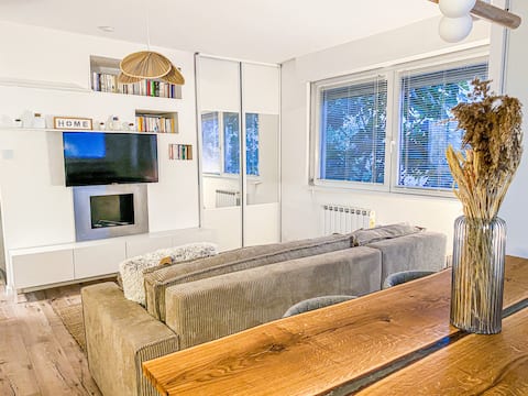 Cozy house with private parking