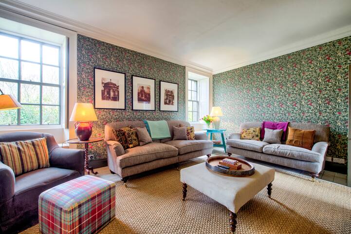 Historic Rock House in Edinburgh gallery image 2