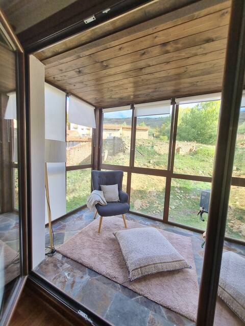 Ski resort apartment with gourmet balcony