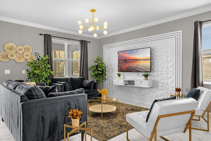 Amazing House! 2794 @ Storey Lake 9 Bed/5 Bath