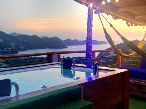 House in Taganga overlooking the ocean, pool, jacuzzi