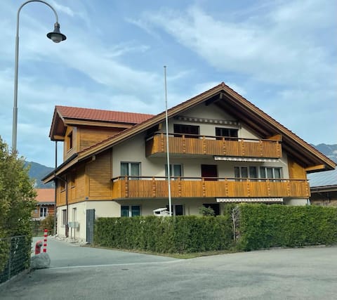 Beautiful 3 Bed apt with Jungfrau Mountain view