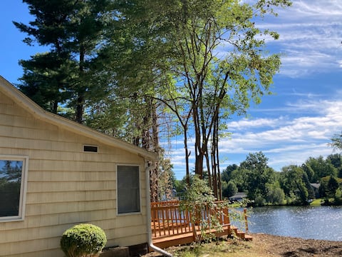 Lakefront Lovely Cottage