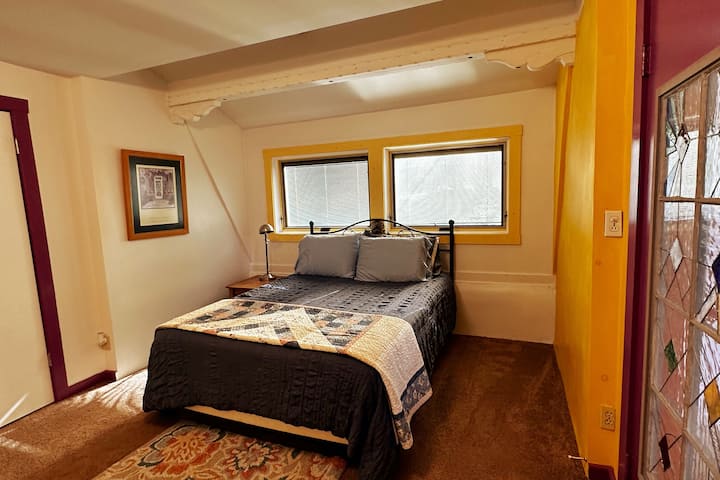 ห้องนอนชั้นล่าง