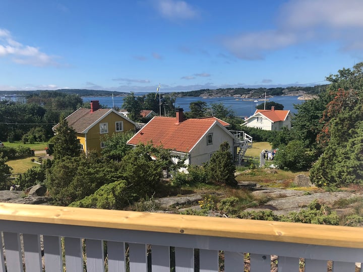 Cozy house in Strömstad with fireplace and sea view Cottages for Rent