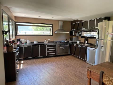 Top Airbnb: “Sunset” house with pool for 12 people. en Antártida Argentina