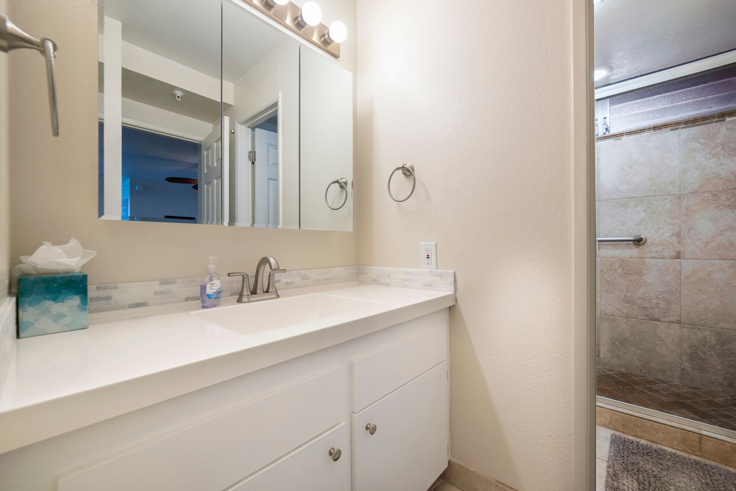 Condo in Lahaina · ★4.95 · 1 bedroom · 1 bed · 1 shared bath - Image 13