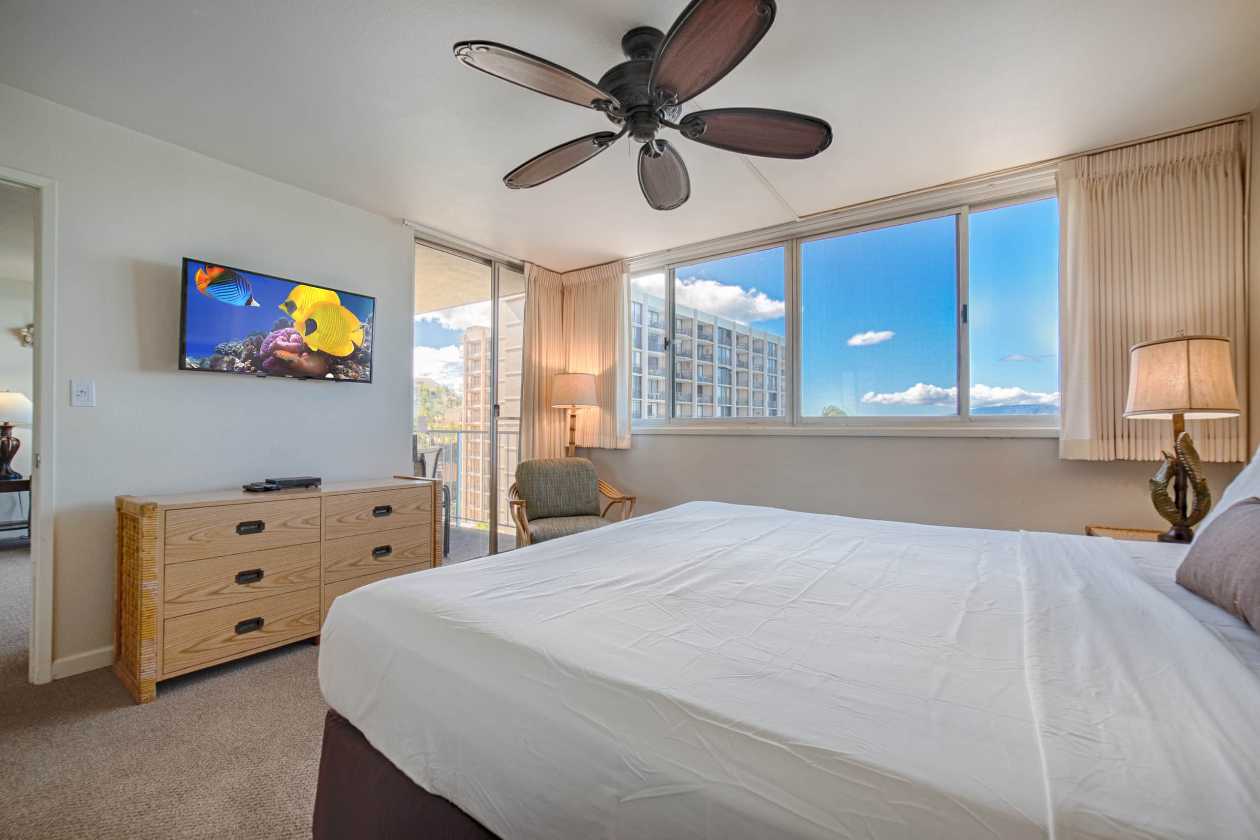 Condo in Lahaina · ★4.95 · 1 bedroom · 1 bed · 1 shared bath - Image 4