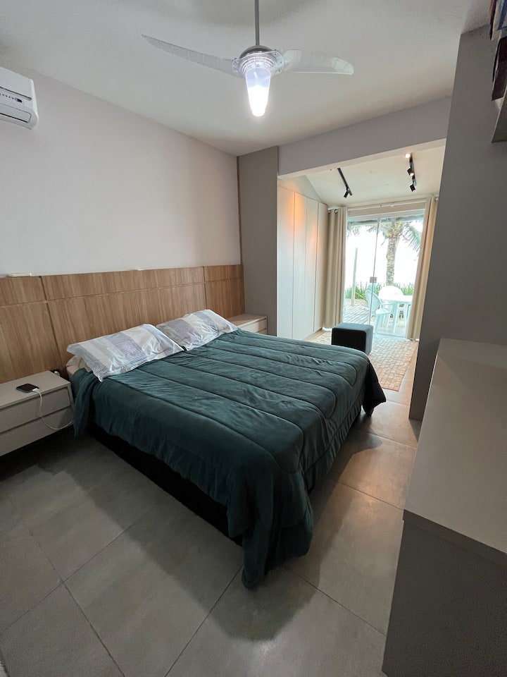 סוויטה 01 עם נוף לחוף/ים/בריכה