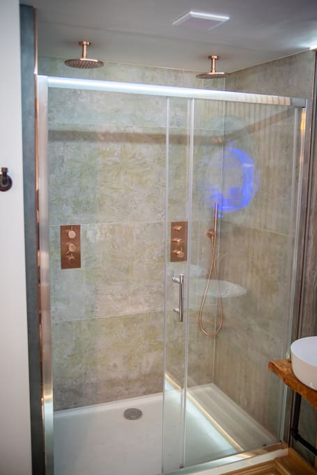 Image showcasing Queen's Loft - Penthouse Apartment in Windermere