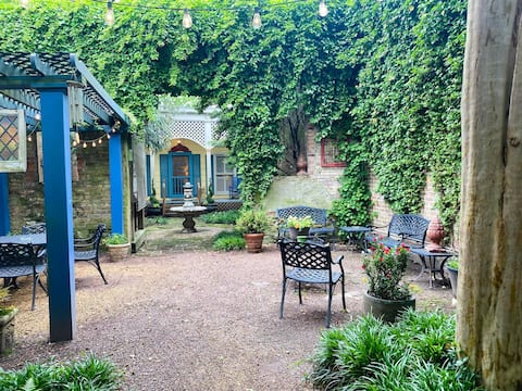 Boutique 2 Bedroom Home with Private Courtyard