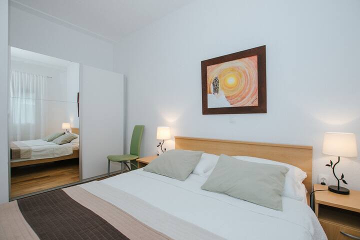 غرفة نوم 2 بسرير مزدوج