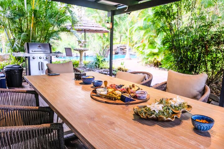 Willow Luxury Retreat: Pool, Jacuzzi, Sauna, BBQ gallery image 3