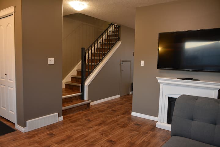 Clean, Cozy, Dog Friendly 3 Bedroom East End Condo - Regina