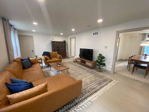 Totally renovated large family getaway! King bed