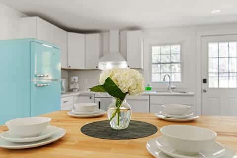 New Home by Breweries, Outlets, and Portland Food!