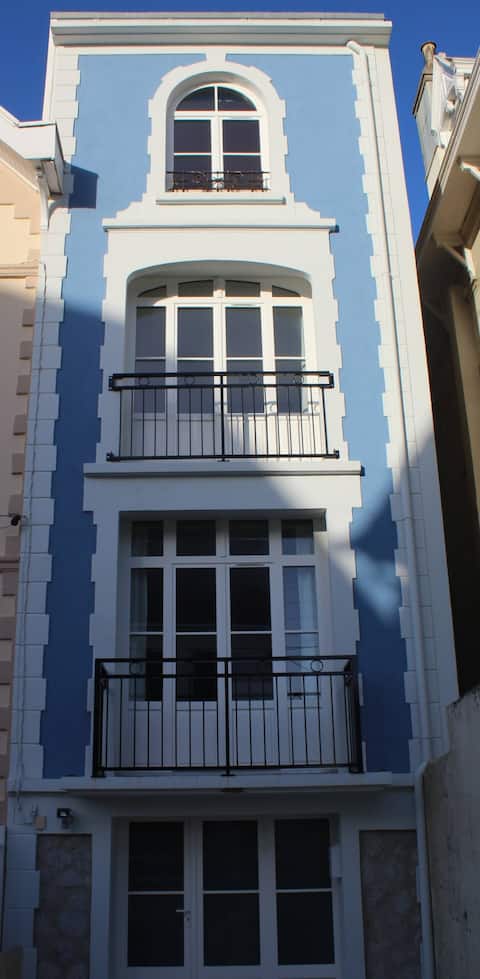 Villa 12 pers, City center, 200 m from the beach