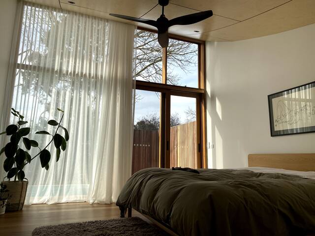 Architectural design, modern home in Surrey Hills gallery image 4