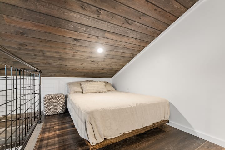 מיטת קווין לופט