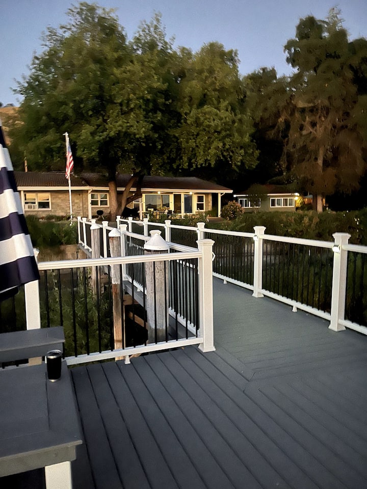 Bass Fishing Lakeside Retreat 2 Gated Acres Vacation homes for Rent