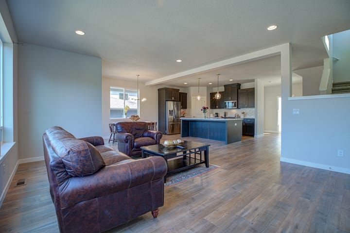 Modern Home In Beautiful Columbia Gorge Area - Cascade Locks, OR