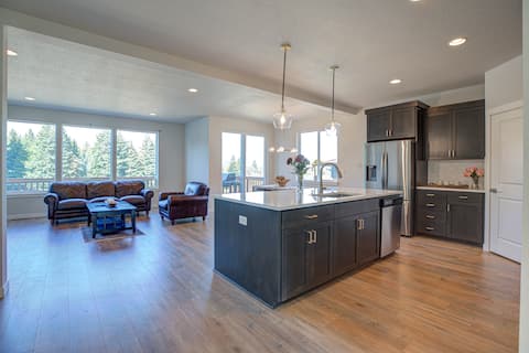 Brand new Home with Beautiful View of Columbia