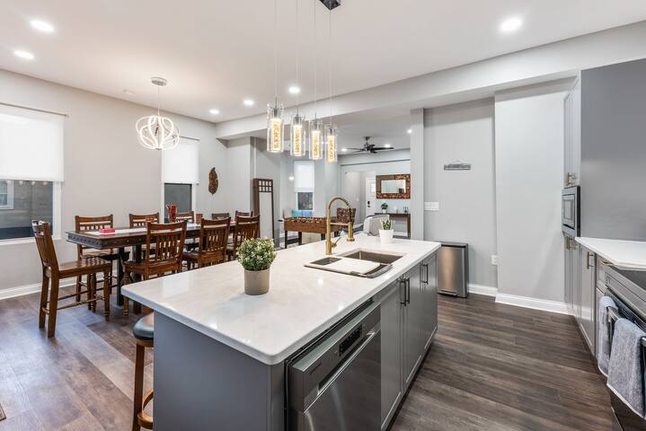 The Gathering House – Spacious & Stylish w/ Garage gallery image 4