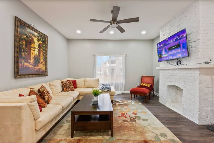 The Gathering House – Spacious & Stylish w/ Garage gallery image 2