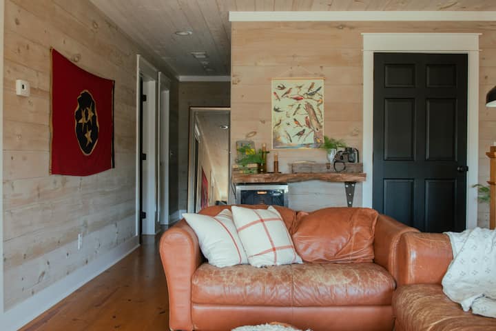 The Parlor/ Cozy Two Bedroom Apartment - Big Hill Pond State Park, Pocahontas