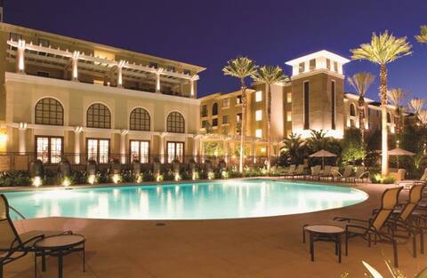 2B2B Luxury Apartment Center area POOL/GYM/MALL