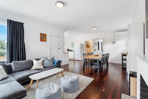 Comfy 60s era 3 Bedroom Entire home