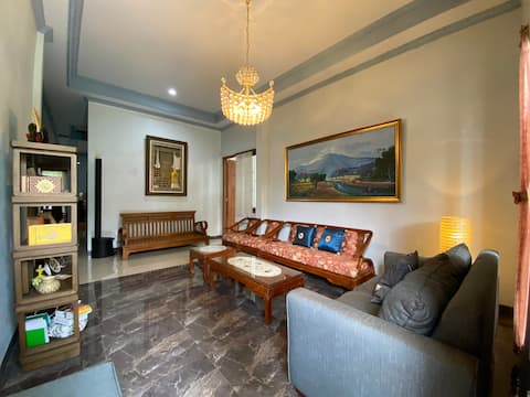 Cozy Villa in Sentul City