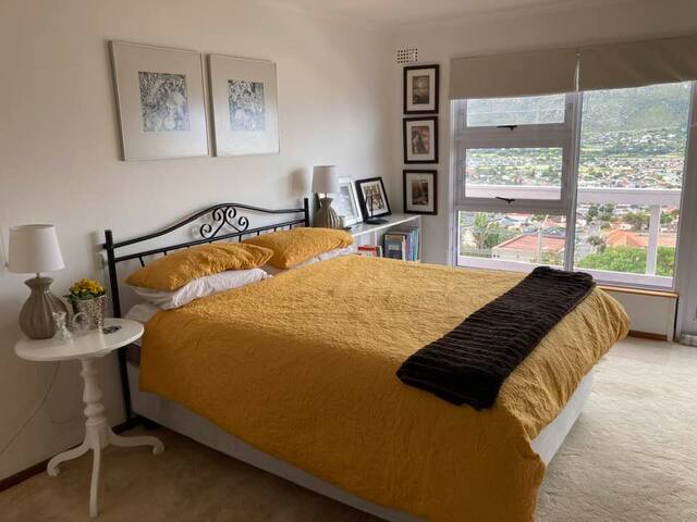 Two Oceans Artist’s Home. gallery image 3