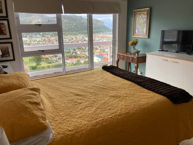 Two Oceans Artist’s Home. gallery image 5