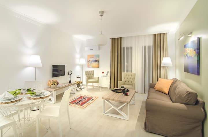 Kuşadası şEhir Merkezinde, 70.2 Aile Suiti - Kuşadası