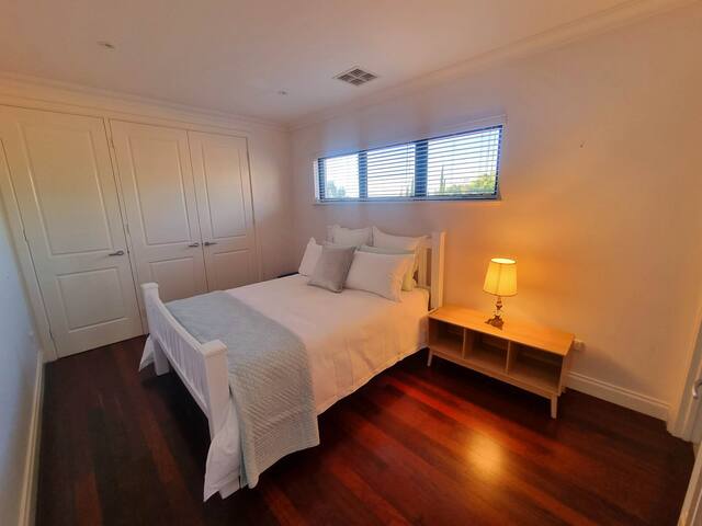 5 Bedroom/3 Bathroom Luxury Home in Doubleview gallery image 5