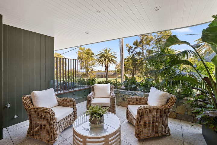 Designer 3 bed 2 bath opp Long Reef Golf & Tennis