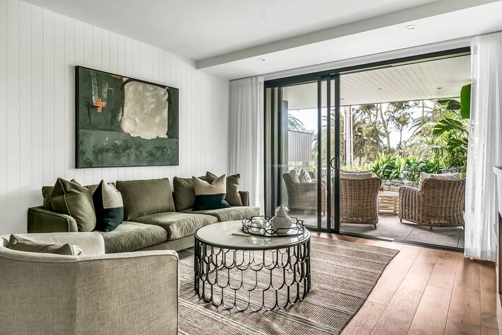 Designer 3 bed 2 bath opp Long Reef Golf & Tennis gallery image 2