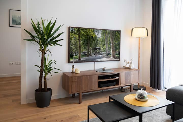 Design 2bdr Apt Near Center + Balcony & Parking - Zagreb