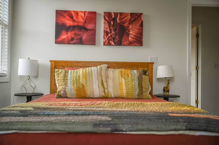 ห้องนอน #4 ได้รับแรงบันดาลใจจากทะเลทรายสีแดงหินของยูทาห์